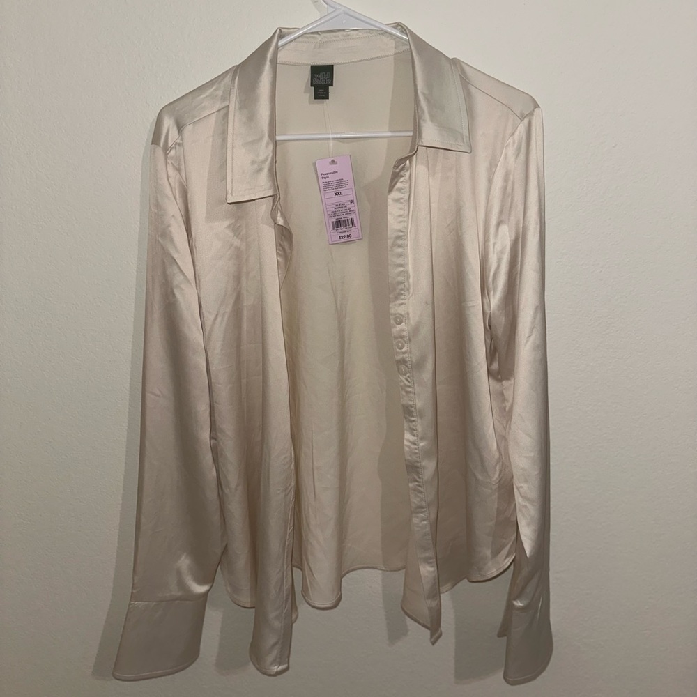 Silky dress shirt 🫶🏻✨